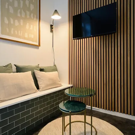 1 Bedroom Near Cavrois - *