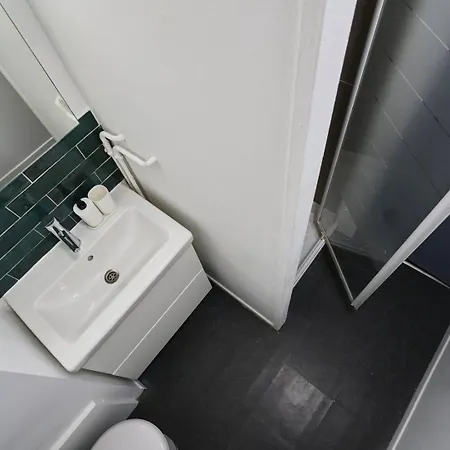 1 Bedroom Near Cavrois - Croix